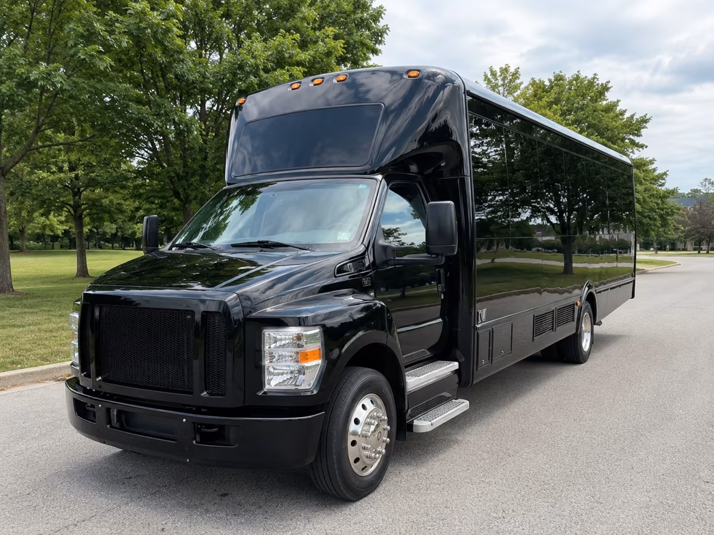 Berkeley Winery Tour & Pub Crawl Transportation party bus exterior
